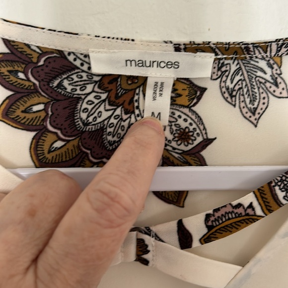 Maurices LIKE NEW Long Sleeve Floral Blouse - Picture 4 of 6